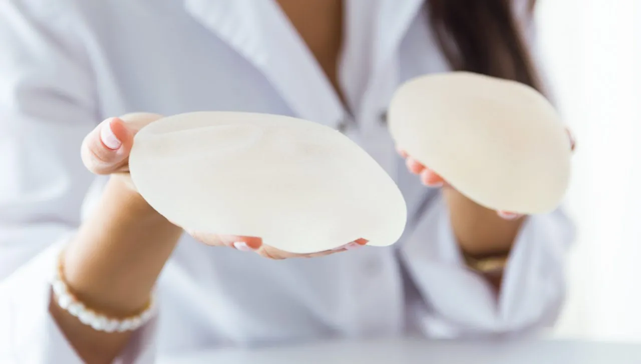 female doctor choosing mammary prosthesis office 1